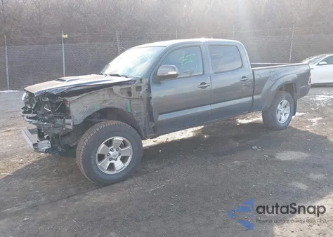 2015 Toyota Tacoma Base V6 z USA, uszkodzony, nr VIN 3TMMU4FN9FM077181